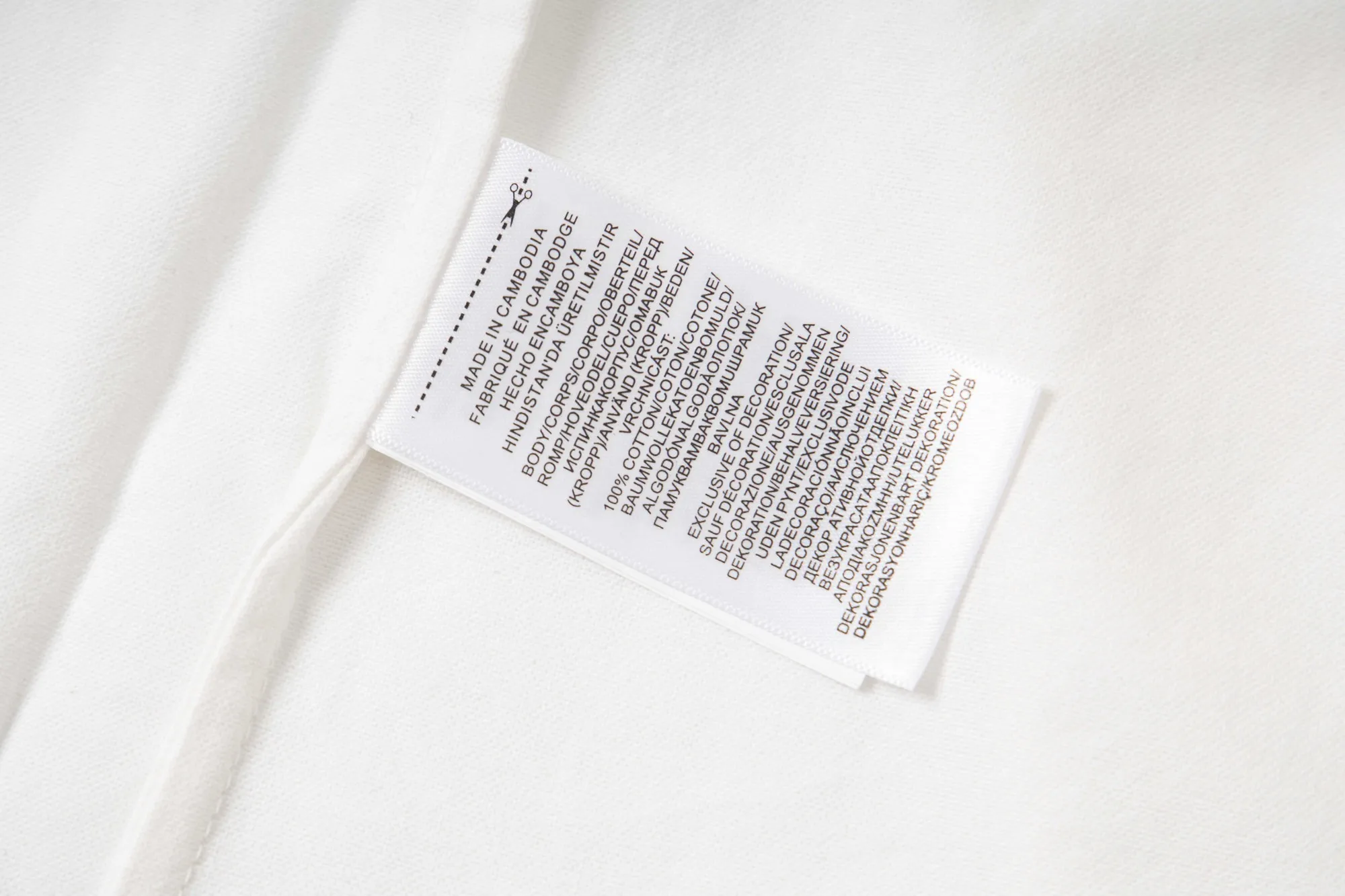 🅿️250 new model number: B141 Ralph Lauren/Ralph Lauren classic small label couple's long-sleeved shirt 1️⃣Made of high-quality fabrics, the upper body is soft and comfortable, extremely delicate, and feels solid, smooth and soft. The fabric has the characteristics of being wrinkle-free and has an invincible feel. The details are perfectly handled! 2️⃣The workmanship details are perfectly controlled. They are all hemmed with vest technology, and the inside of the sleeves are also used. Different from the four-needle and five-thread workmanship, the collars are also all designed with interlining, showing high-end fashion and individuality, and the style is fashionable, simple and elegant! 3️⃣It is very youthful and energetic, and can be easily worn by both men and women. It is very in line with the fashion aesthetic concepts of today's young people! Color: Black, White, Navy Size: S, M, L, XL